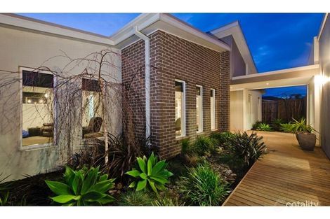 4 Mulwala Ct, Manor Lakes, VIC 3024