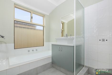 Property photo of 4 Finchley Avenue Meadow Springs WA 6210