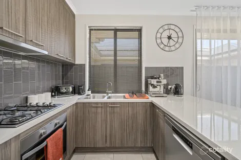 Property photo of 33 Noble Circuit Onkaparinga Heights SA 5163