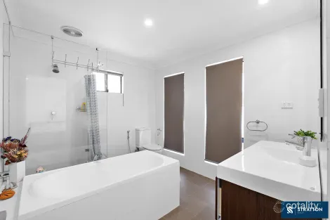 Property photo of 5 Mirrelia Way Riverton WA 6148