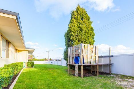 Property photo of 17 Bernley Drive Viveash WA 6056