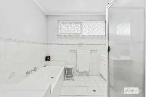 Property photo of 15 Haley Crescent Wodonga VIC 3690