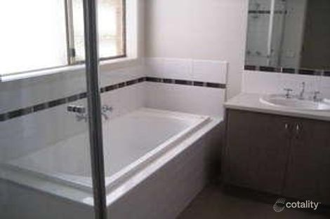 Property photo of 32 Brunnings Road Carrum Downs VIC 3201