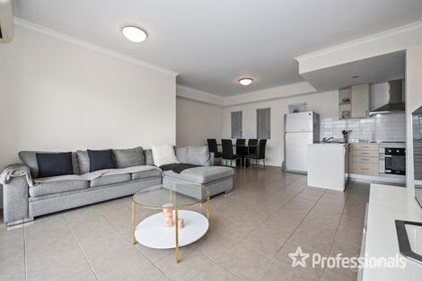 15/2 Villa Pass, Ellenbrook, WA 6069