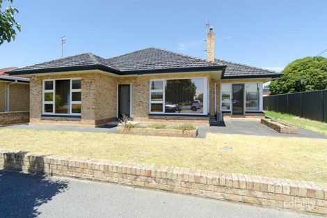 33 Crozier Rd, Victor Harbor, SA 5211