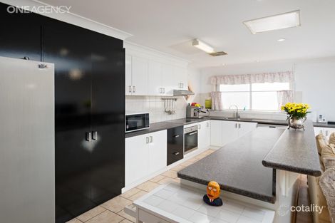 Property photo of 3 Wonkana Road Glenfield Park NSW 2650