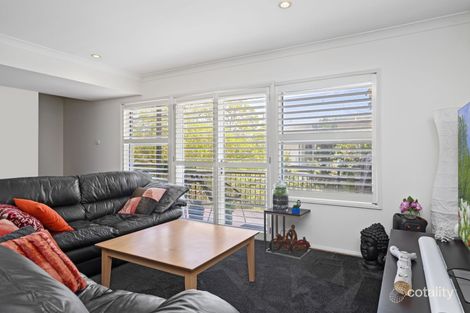 Property photo of 2/3 Hillview Crescent The Hill NSW 2300