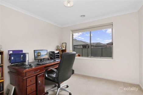 Property photo of 22 Yumbarra Parade Wollert VIC 3750