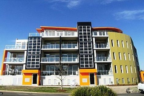 Property photo of 12/2 The Esplanade Caroline Springs VIC 3023