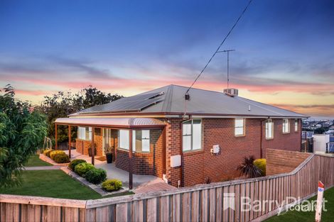 Property photo of 2 Lansbury Crescent Highton VIC 3216