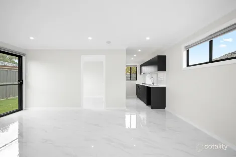 Property photo of 28 Barnard Crescent Oakhurst NSW 2761