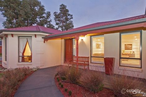 Property photo of 35 The Parkway Pakenham VIC 3810