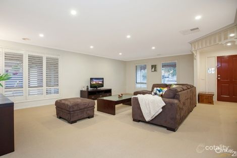 Property photo of 35 The Parkway Pakenham VIC 3810