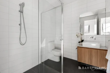 Property photo of 1/1 Willoughby Street Reservoir VIC 3073