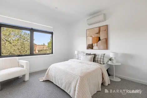 Property photo of 1/1 Willoughby Street Reservoir VIC 3073