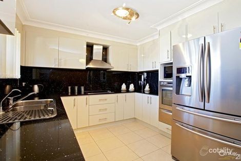 Property photo of 7 Webber Place Prairiewood NSW 2176