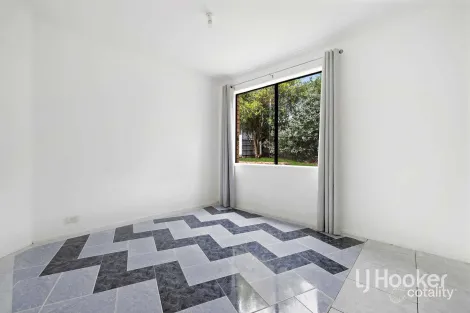 Property photo of 28 Manatoka Crescent Hampton Park VIC 3976