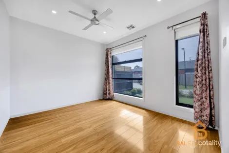 Property photo of 5 Acorn Close Mickleham VIC 3064