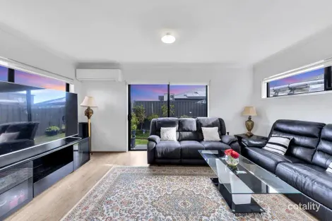 Property photo of 1 Winds Walk Greenvale VIC 3059