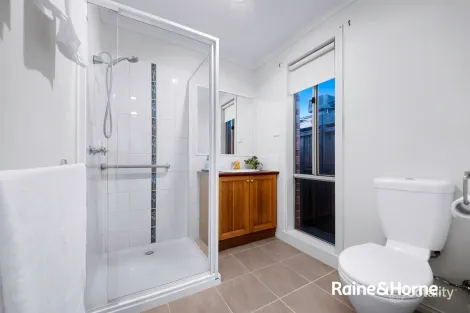 Property photo of 6 Tiffany Close Pakenham VIC 3810