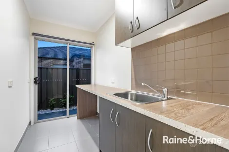 Property photo of 46 Connewara Crescent Clyde North VIC 3978
