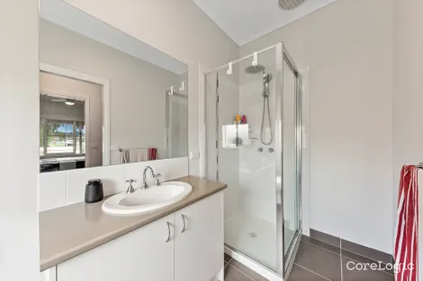 Property photo of 92 Cook Street Drouin VIC 3818