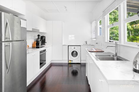 Property photo of 30 Harris Street Labrador QLD 4215