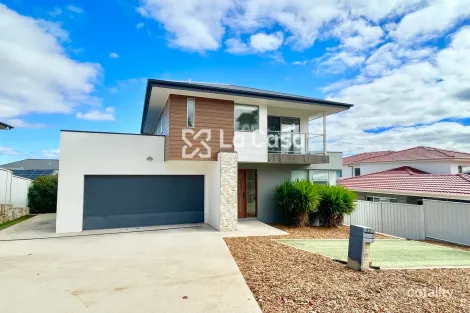 Property photo of 33 Bellbird Loop Lawson ACT 2617