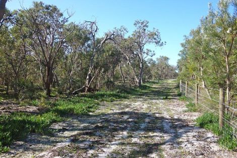 18 Pantheist Cl, Oakford, WA 6121