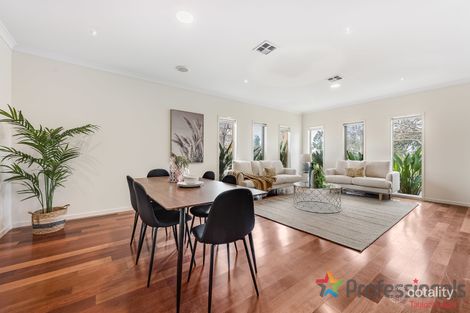 Property photo of 26 Cobaw Circuit Caroline Springs VIC 3023