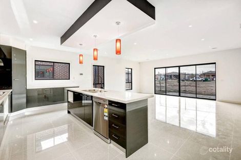 Property photo of 32 Gallantry Avenue Craigieburn VIC 3064