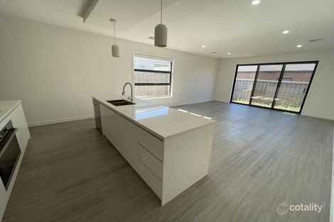 64 Willowbank Cct, Thornhill Park, VIC 3335