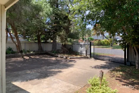 Property photo of 10 Helen Terrace Valley View SA 5093