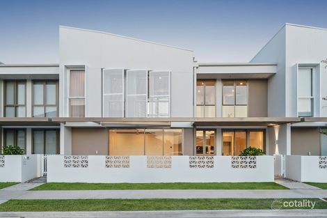 2/11 Aqua St, Newport, QLD 4020