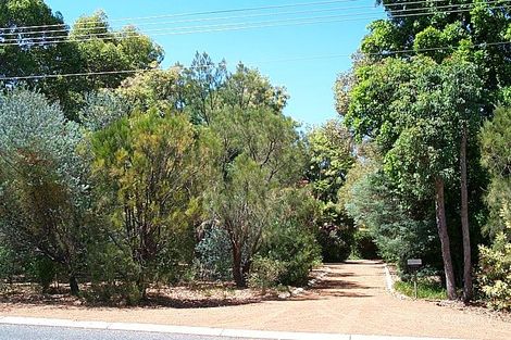 35 Falls Rd, Lesmurdie, WA 6076