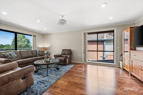 Property photo of 31 Thompson Circuit Mill Park VIC 3082