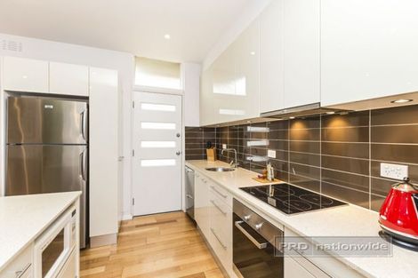 Property photo of 2/10 Hillview Crescent The Hill NSW 2300
