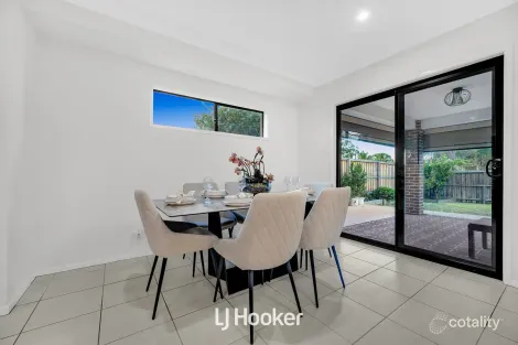 Property photo of 2 Blackledge Drive Cranbourne East VIC 3977