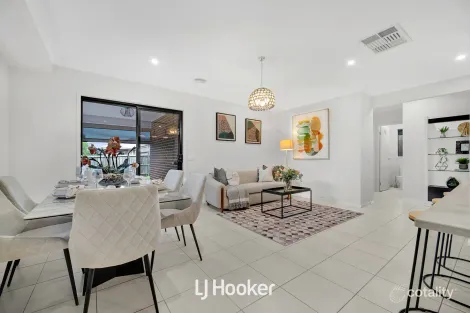 Property photo of 2 Blackledge Drive Cranbourne East VIC 3977