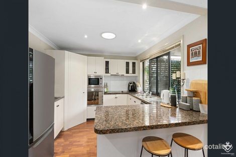 Property photo of 2/330 Cavendish Road Coorparoo QLD 4151