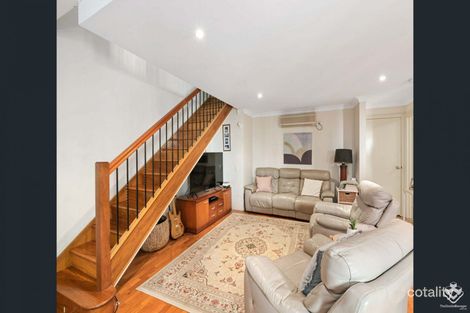 Property photo of 2/330 Cavendish Road Coorparoo QLD 4151