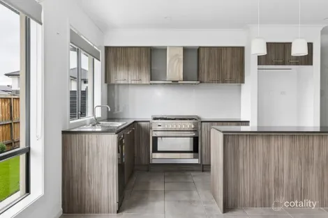 Property photo of 15 Catchment Drive Fraser Rise VIC 3336