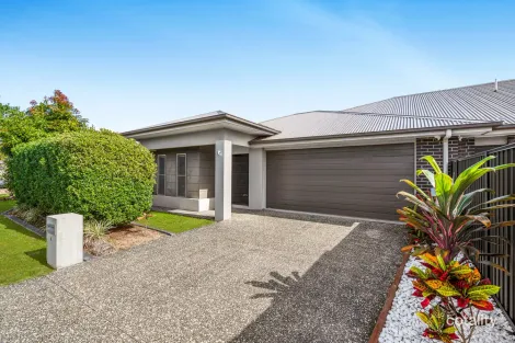 2/1 Ningaloo Dr, Pimpama, QLD 4209