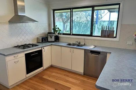 Property photo of 5 Rivergum Place Dubbo NSW 2830