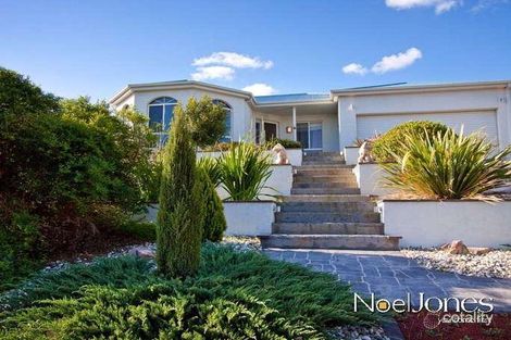 13 Mountain View Cct, Beaconsfield, VIC 3807