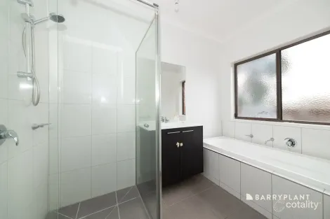 Property photo of 23 Hotspur Drive Wollert VIC 3750