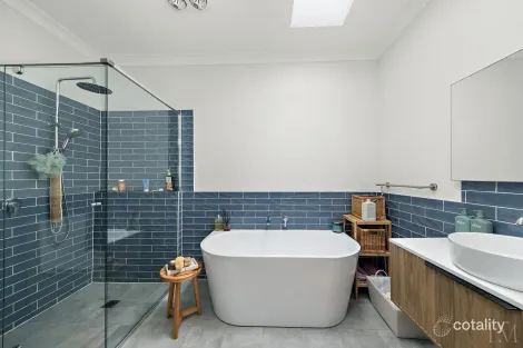 Property photo of 21 Springfield Avenue Kotara NSW 2289