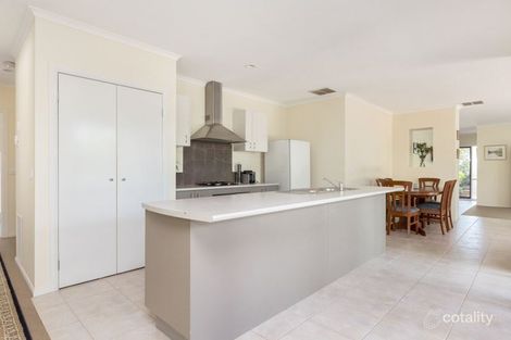 Property photo of 2 Lorne Court Berwick VIC 3806
