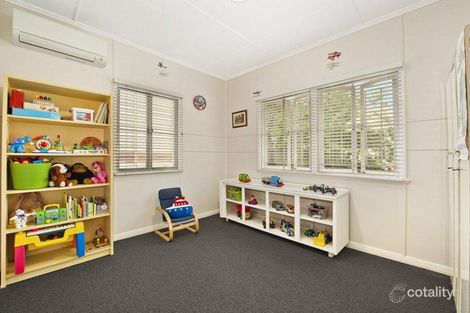 Property photo of 16 Tiburtina Crescent Seven Hills QLD 4170