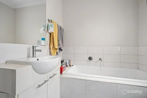 Property photo of 18 Lithgow Way Mooroolbark VIC 3138